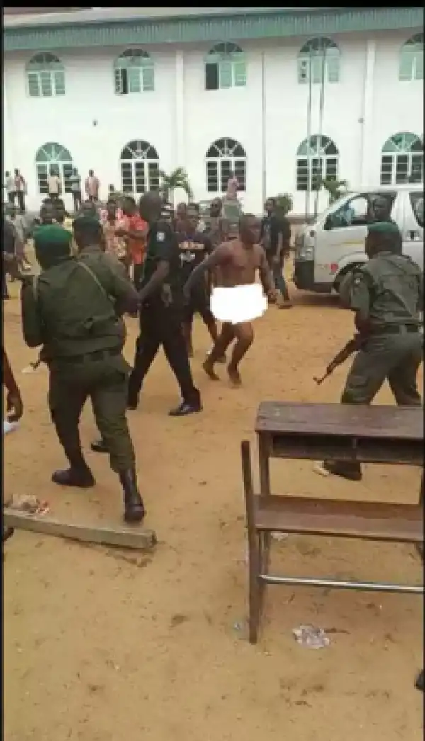 Unclad Man Disrupts Voting Process At Polling Unit In Abia (Photos)